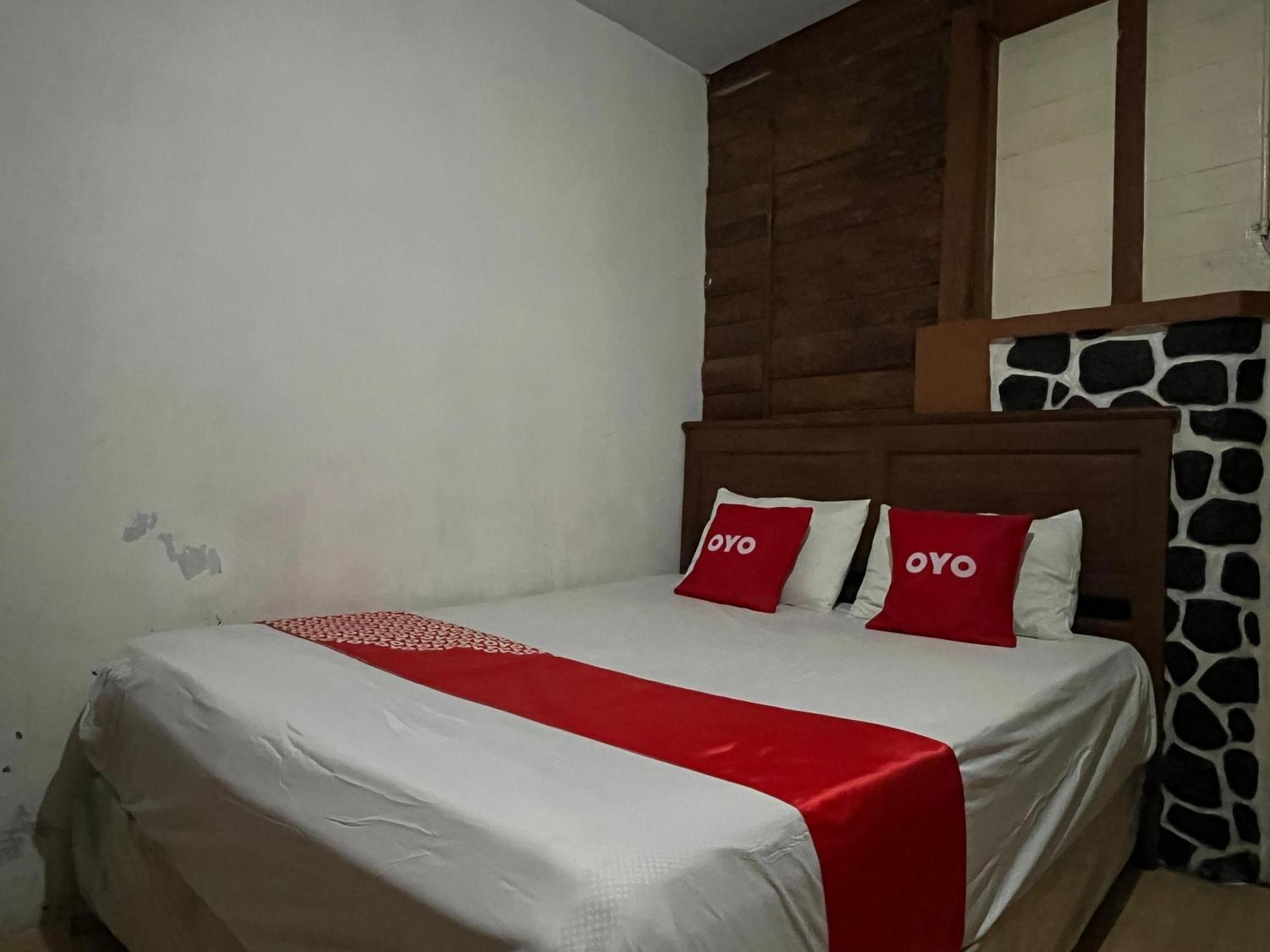 Oyo 93277 Kemiloko Syariah Hotel 2*