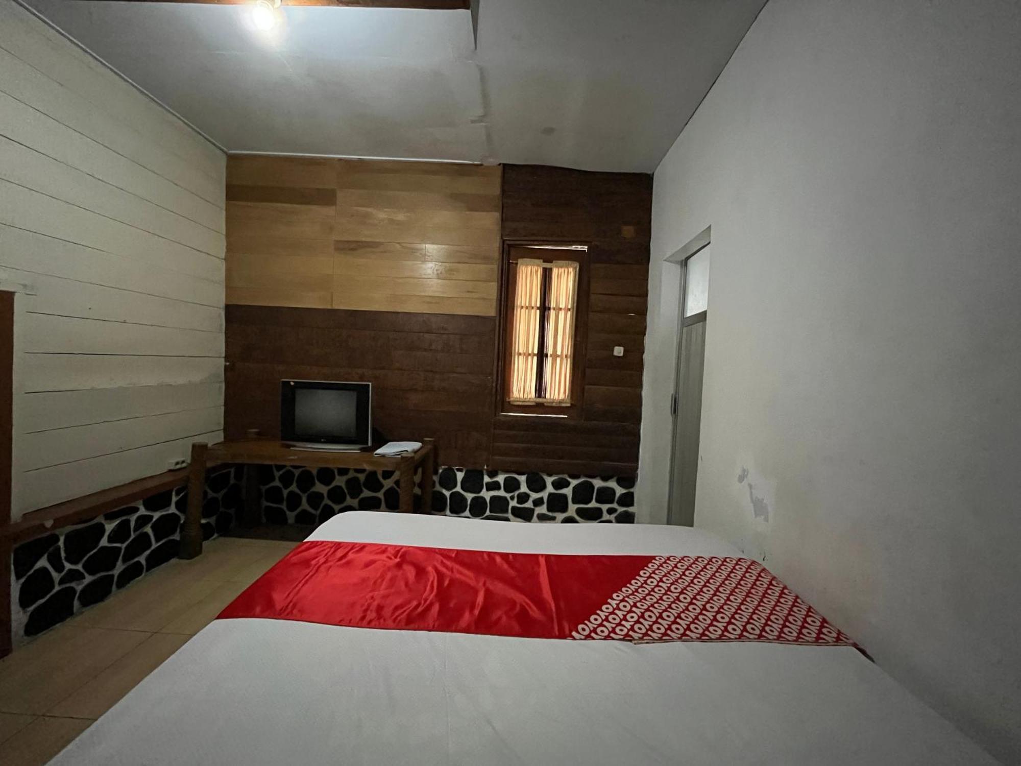 Oyo 93277 Kemiloko Syariah Hotel Mojokerto