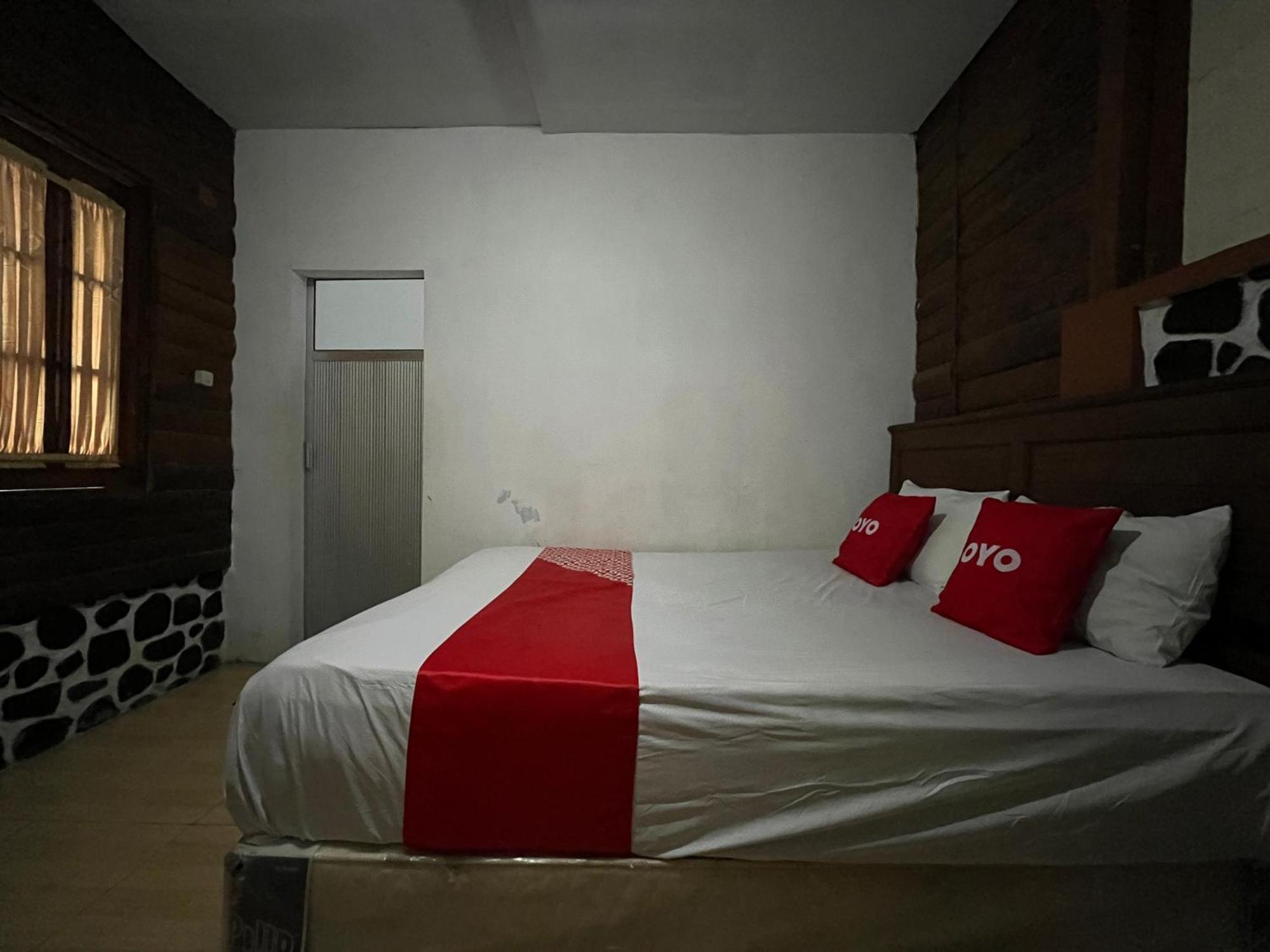 Hotel Oyo 93277 Kemiloko Syariah Mojokerto